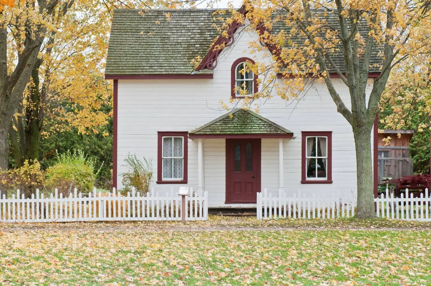 Spray foam insulation vs. traditional insulation: Which is better for your home?